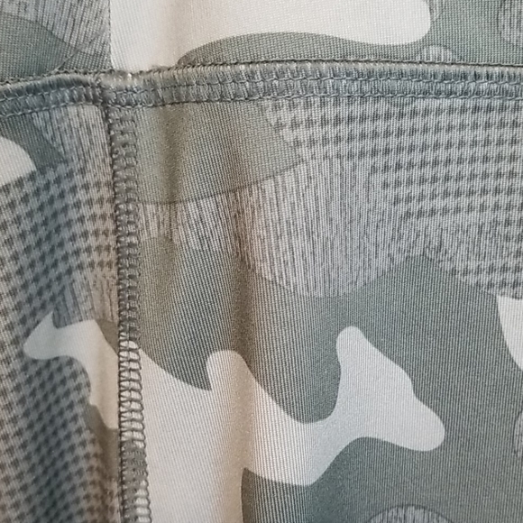 SALE VOGO ATHLETICA CAMO MESH SIDES LEGGINGS - Picture 3 of 12